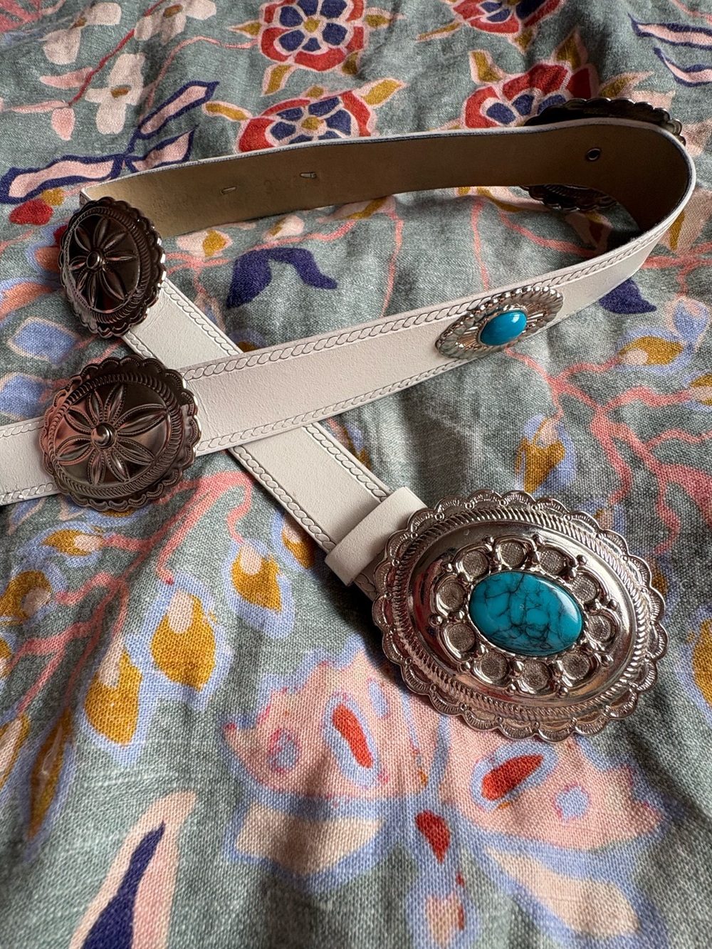 Vintage Western Concho Belt – White Leather & Faux Turquoise